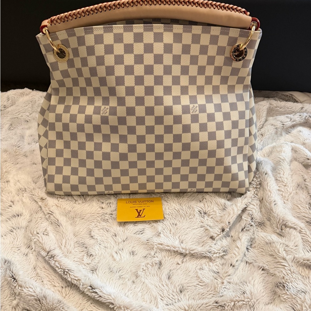 COPY: Louis Vuitton Checkered Shoulder Bag - Cream and Gray - Picture 2 of 5